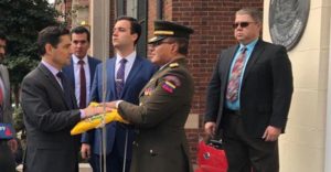 Representante de Guaidó toma agregaduría militar venezolana en D.C. y consulado en N.Y.
