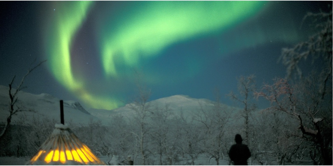 Aurora boreal y tienda sami. Foto: Björn Klauer
