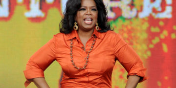 La estadounidense Oprah Winfrey presenta su programa. Foto EFE.