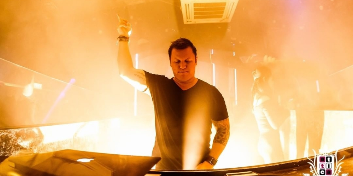 El famoso DJ australiano Adam Neat murió en la isla indonesia de Bali, al parecer por haberse golpeado contra una puerta de vidrio. Foto: @adamskyofficial